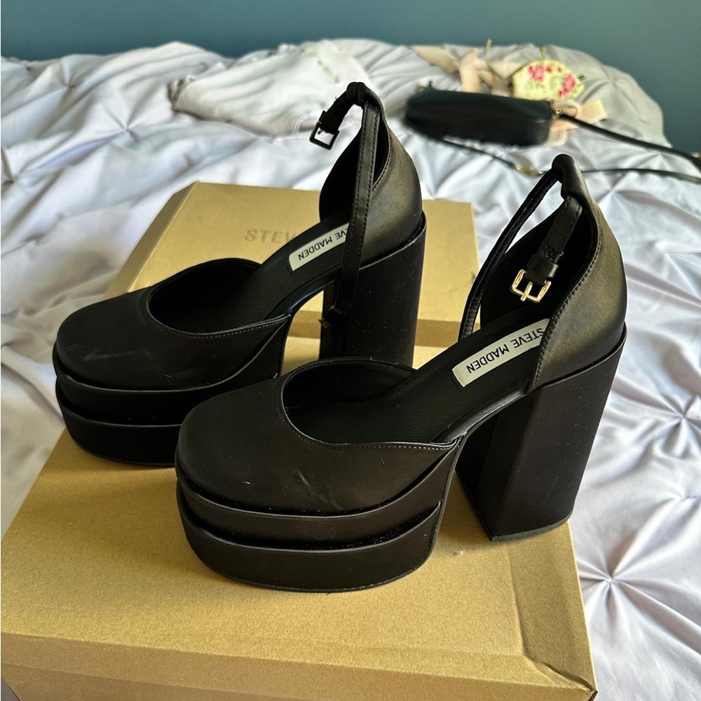 Steve Madden Women's Charlize Block Heel Platform Pumps (Slightly used)